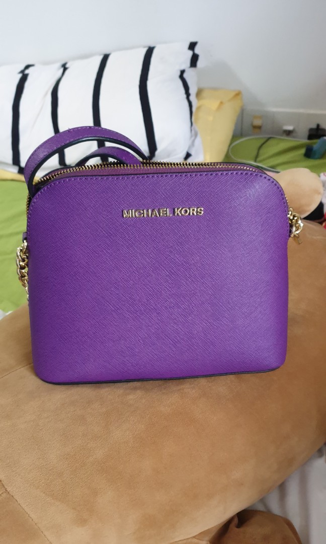 Michael Kors Sling Bag, Women's Fashion, Bags & Wallets, Crossbody