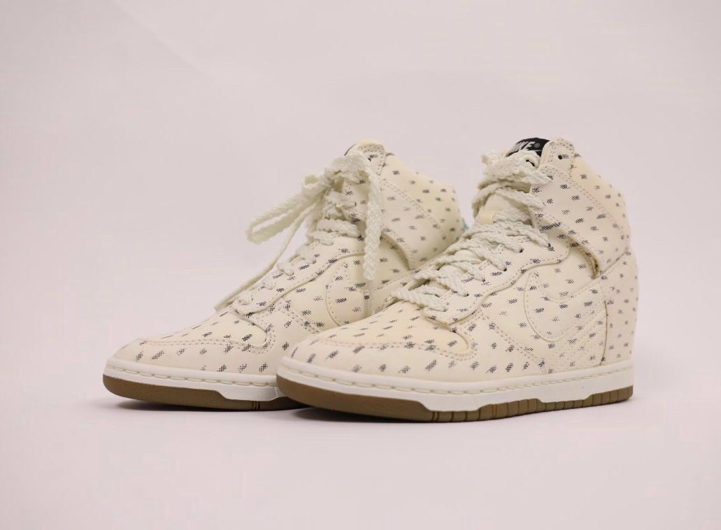 white nike winter boots