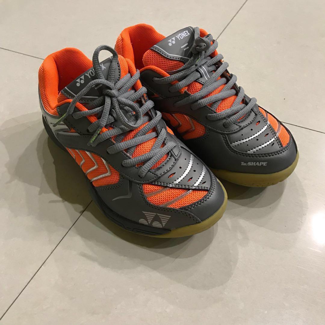 Sepatu Badminton Yonex All England Abu Neon Orange 38 Sepatu Bulutangkis Fit 37 Fesyen Wanita Sepatu Di Carousell