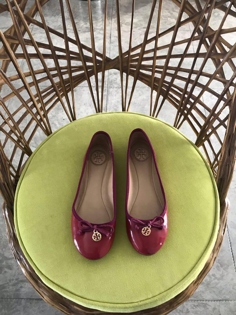 Tory Burch ballet flats with gold charm - Preloved, Women's Fashion,  Footwear, Flats on Carousell