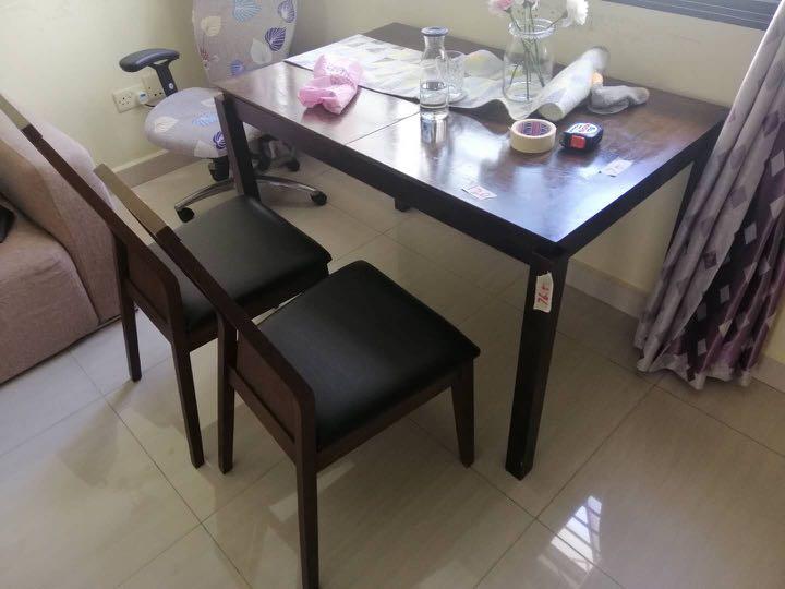Dining Table (Category: Tables & Sets) located in Singapore. Submitted by lindazwmei (Listing ID 231456325, Image 1). Description: Dining table with 2 chairs. U need to collect it at Admiralty Link. .