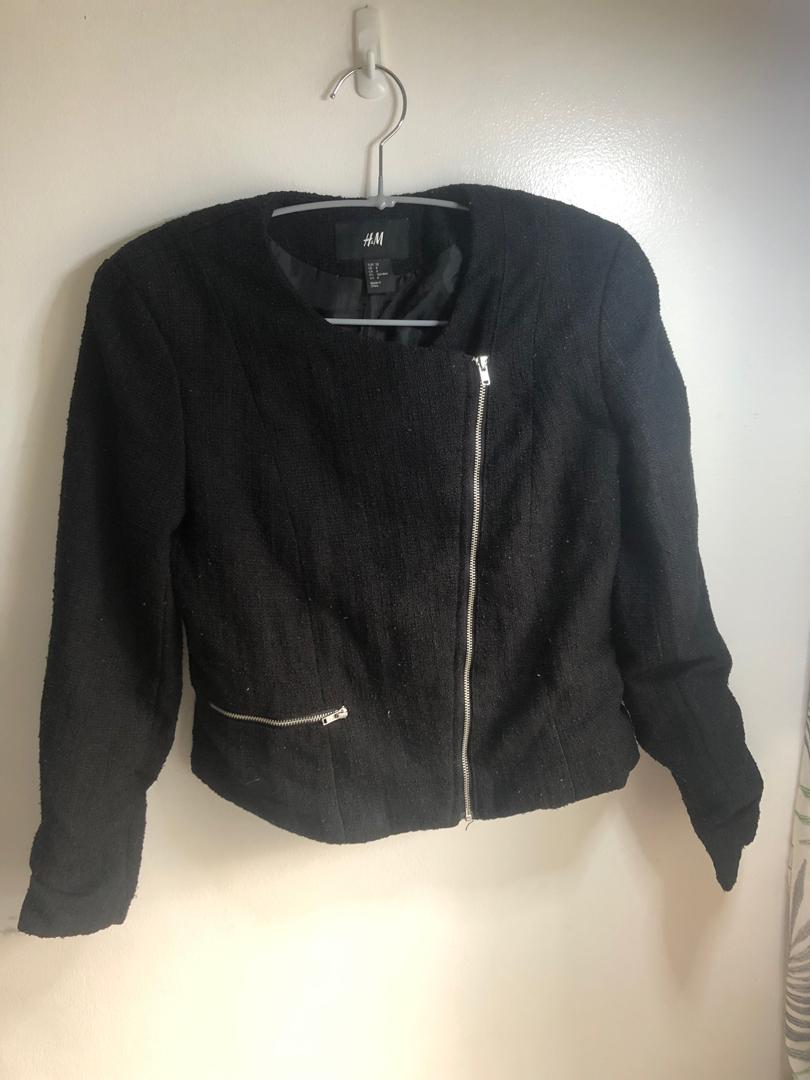 H&M jacket/blazer (Category: Coats, Jackets and Outerwear) located in Makati City. Submitted by vborja (Listing ID 231397227, Image 1). Description: Color is black Material: thick with lining Can be used formal or casual.