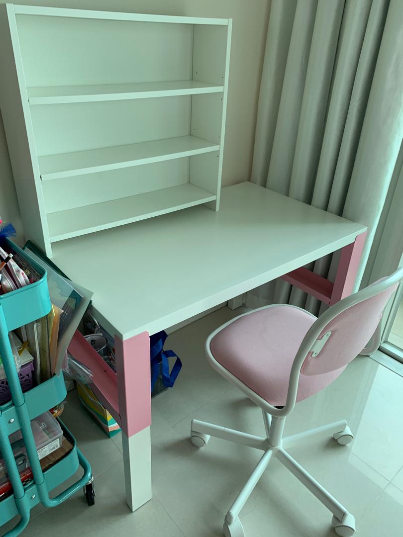 kids table and chairs