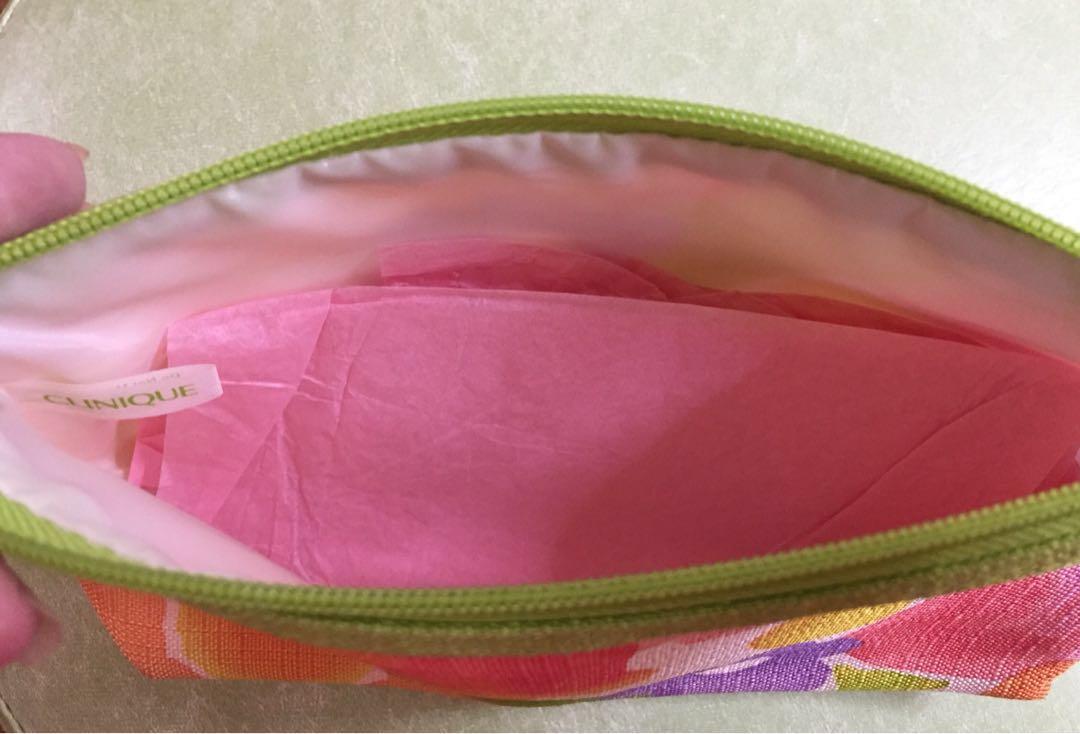 Make up pouch (Category: Makeup) located in Makati City. Submitted by anamurillo (Listing ID 191217366, Image 2). Description: #junesweldo.