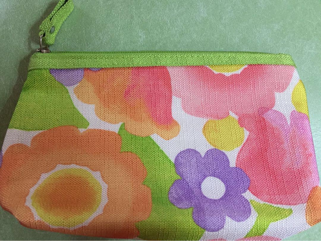 Make up pouch (Category: Makeup) located in Makati City. Submitted by anamurillo (Listing ID 191217366, Image 1). Description: #junesweldo.