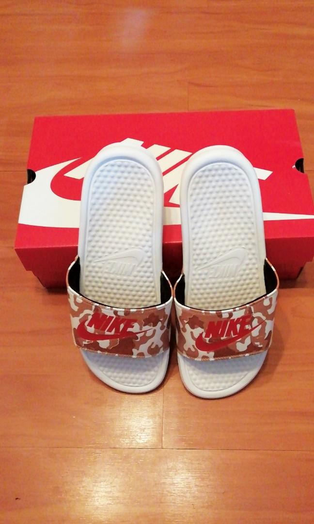 nike slippers white colour