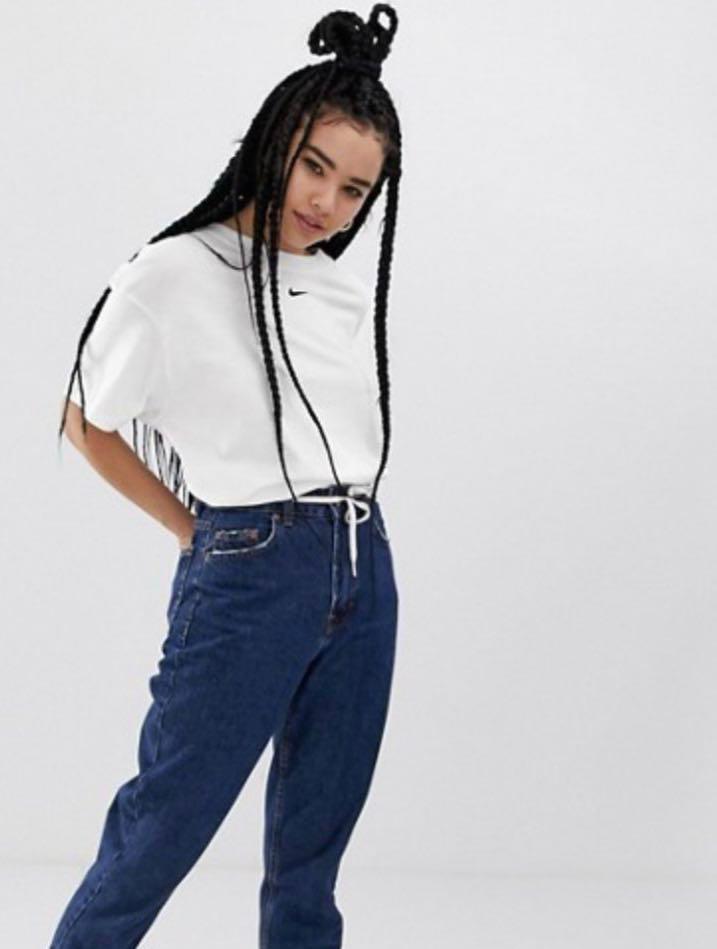 nike mini swoosh boyfriend t shirt