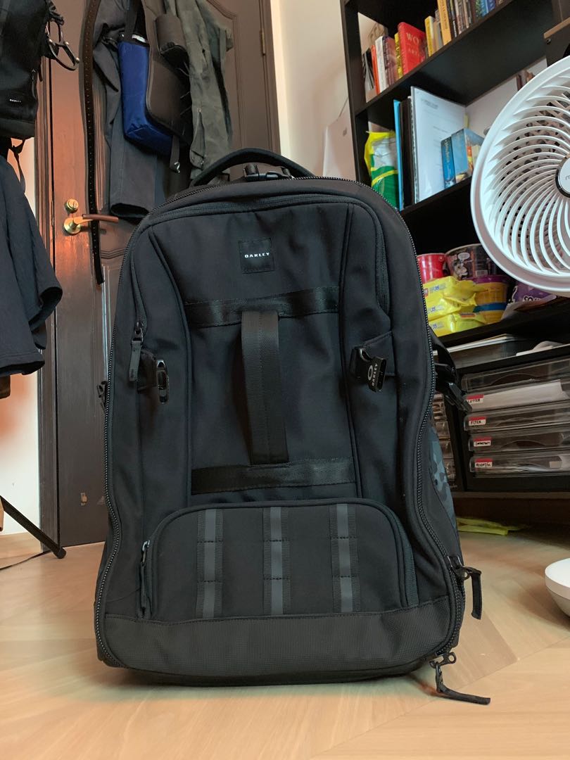 oakley carry on roller