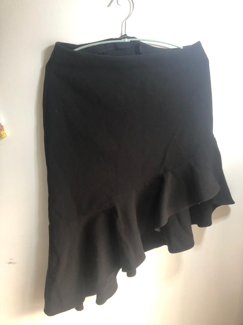 Stradivarius Asymmetrical Skirt (Category: Skirts) located in Makati City. Submitted by vborja (Listing ID 231395219, Image 2). Description: Barely used ruffled skirt Longest length is below the knee Very sexy to use Color is black.