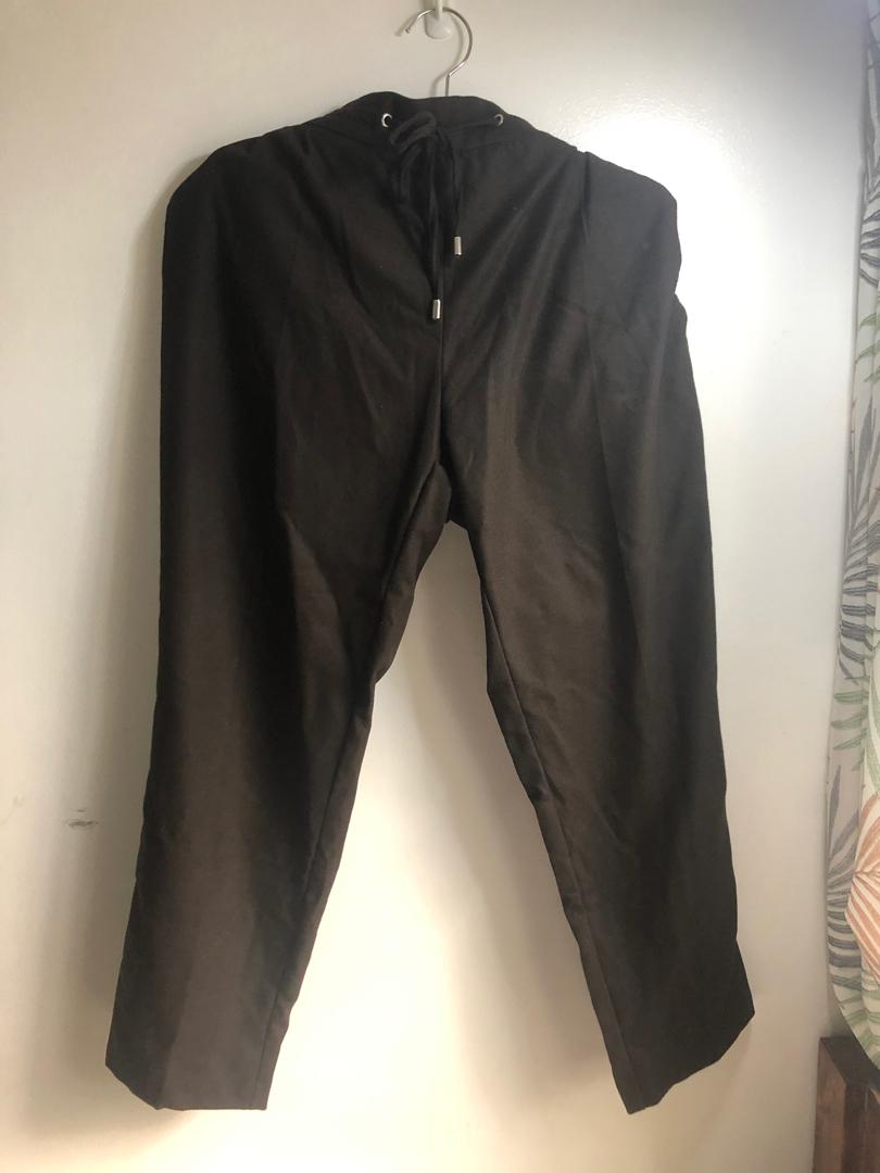 Zara pants (Category: Other Bottoms) located in Makati City. Submitted by vborja (Listing ID 231396823, Image 2). Description: Bought in japan New with tags Size runs big and can fit xl Dark Brown .