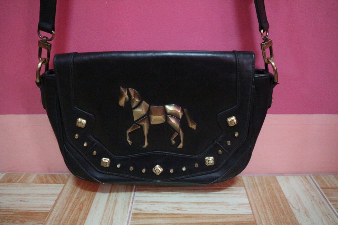 Cupcake sling bag new arrivals