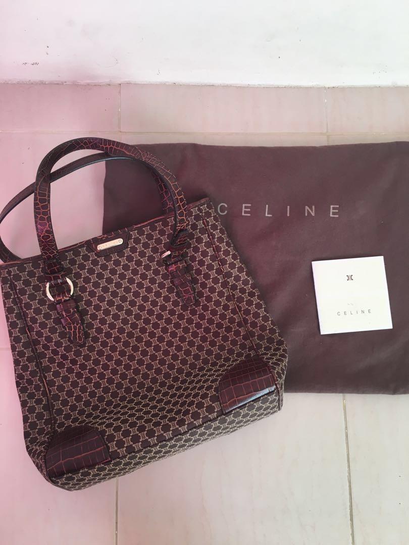 Celine Paris Medium Shoppers Bag (Category: Luxury Bags & Wallets) located in Cebu City. Submitted by retailriri (Listing ID 203936638, Image 1). Description: Pre-owned (rank a) 100% original With dust bag and care card With code Dimension: 11.5 x 11 x 3 inches Strap drop: 6.5 inches Rfs: closet clean up Slightly negotiable. #makethebest1 For sure buyers, you can send me message thru dm/txt/viber - 09085338137.