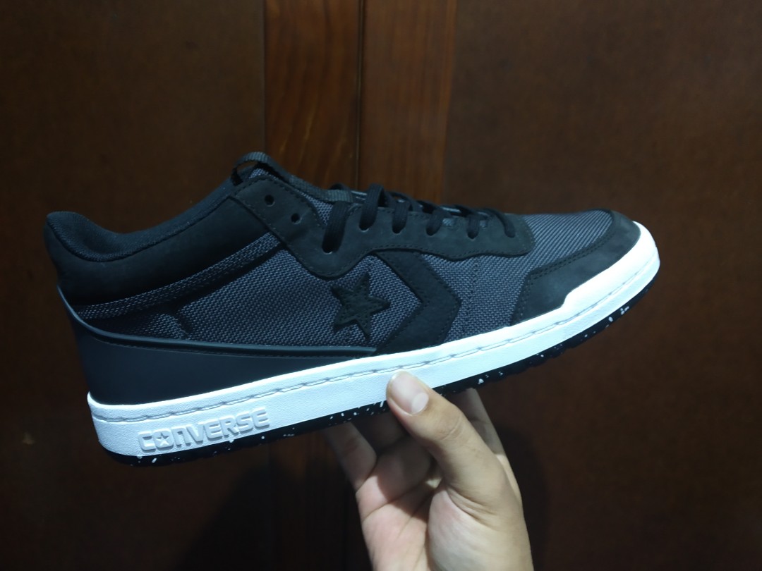 Converse Fastbreak Mid Black Fesyen Pria Sepatu Sneakers di