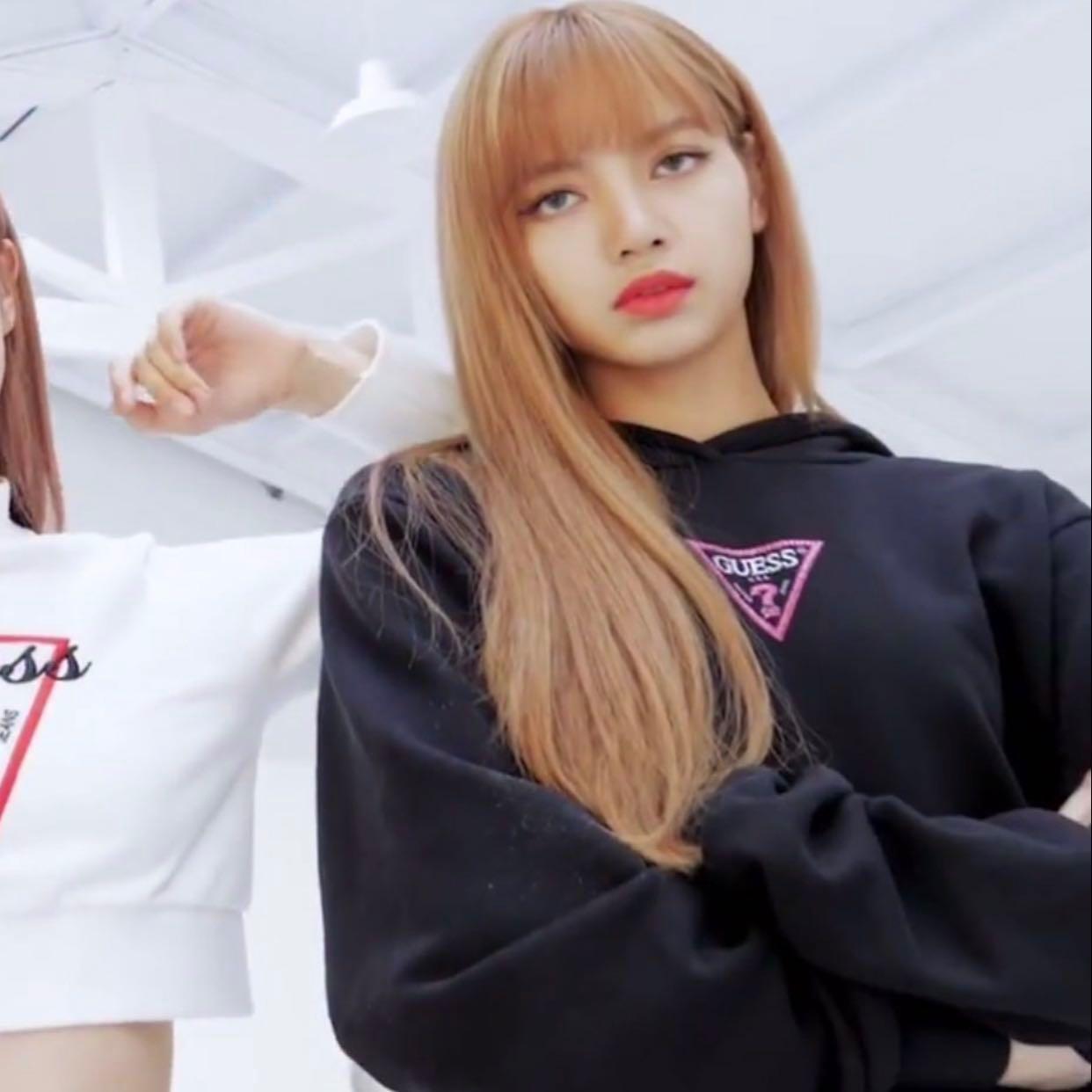 Sweater lisa blackpink sales