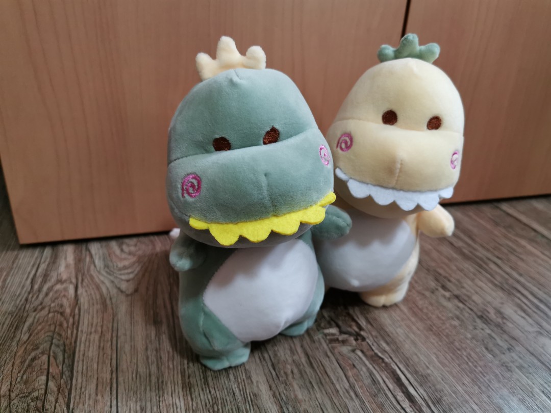 toast dino plushie
