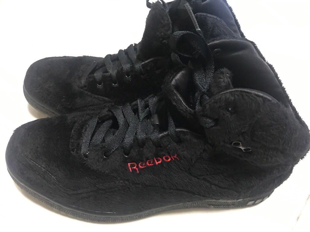 black colour sports shoes