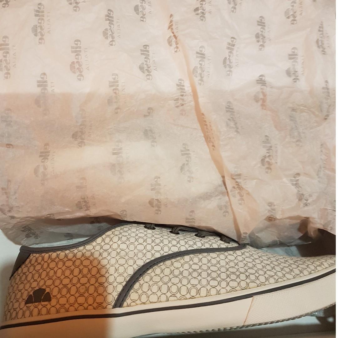 Sneakers "ellesse" (summer sale) (Category: Sneakers) located in Pasig City. Submitted by redkaye (Listing ID 231511669, Image 2). Description: * Bnew with box * Brand: ellesse italia for men * Size: eur 43 * Color white * Price: 850 php * payment first * shipping at buyer's cost * For faster transaction: call / text 0956-6090964.
