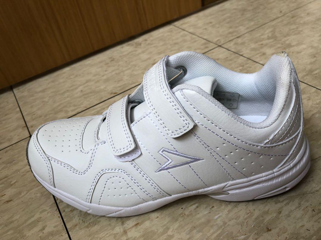 bata sports shoes white