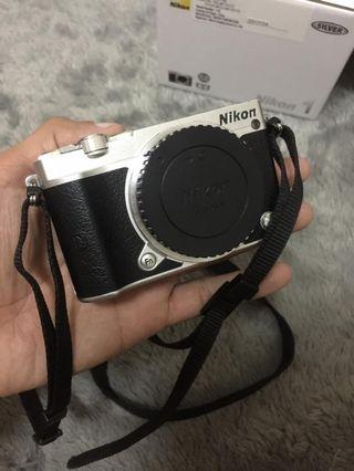Preloved Bekas Kamera Mirrorless Nikon J5
