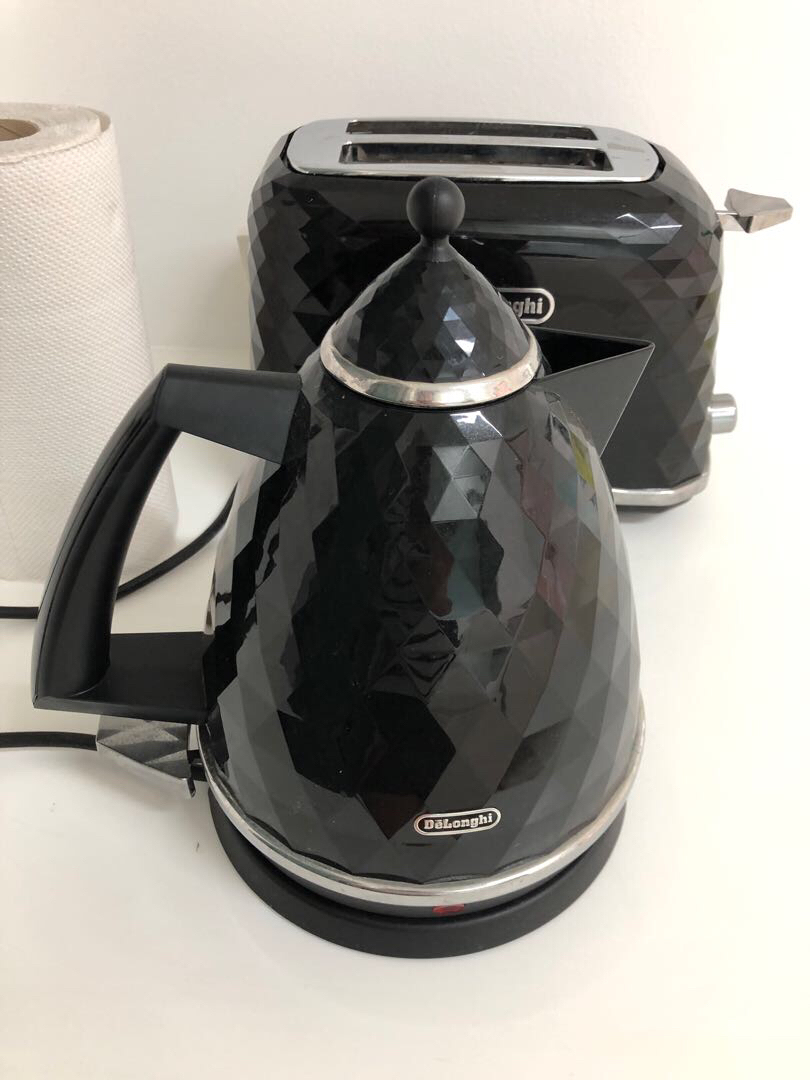 DeLonghi Brillante toaster and kettle set TV Home Appliances Kitchen Appliances Ovens Toasters on Carousell
