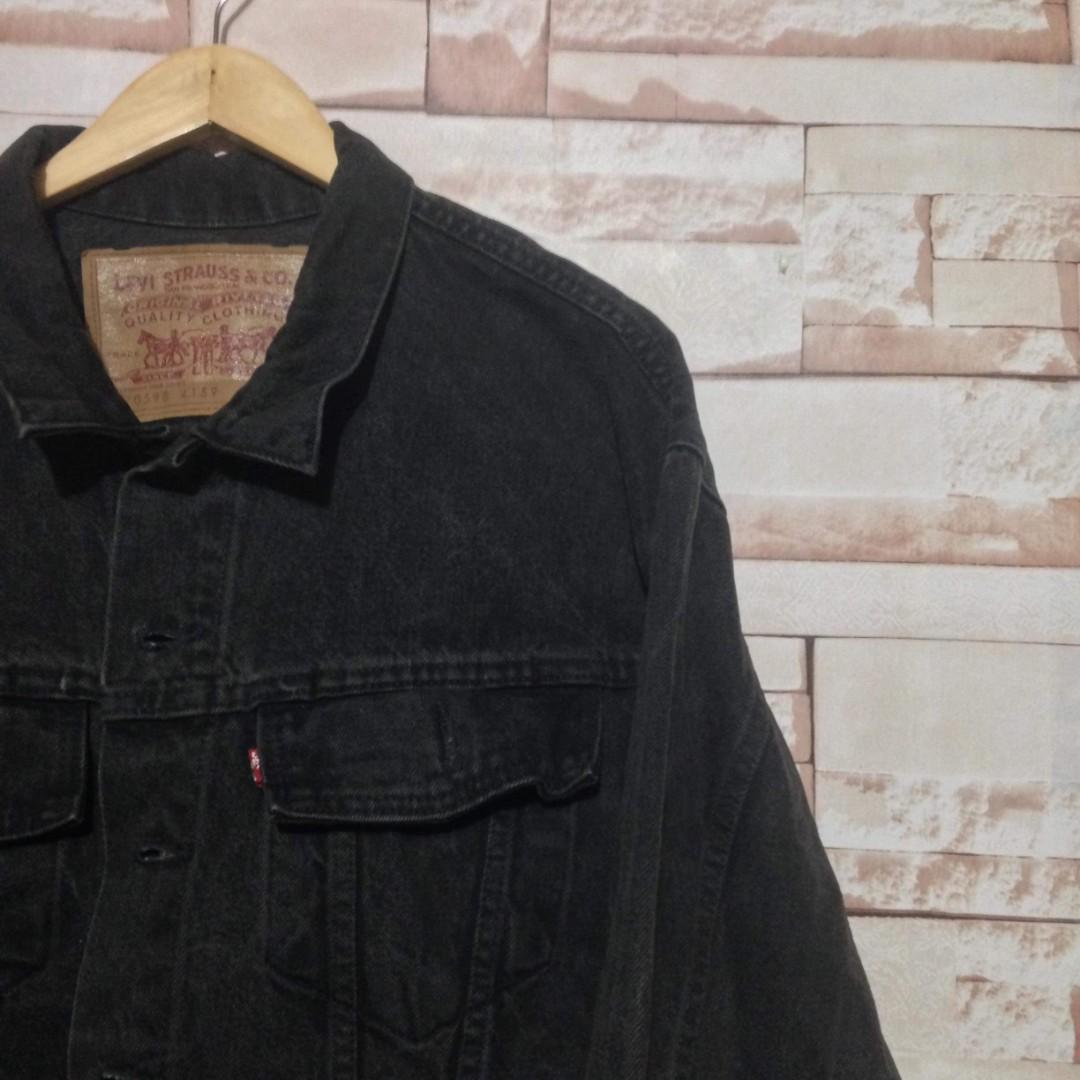 Levis Black Denim oversized cropped jacket, Women's Fashion, Tops, Others  Tops on Carousell