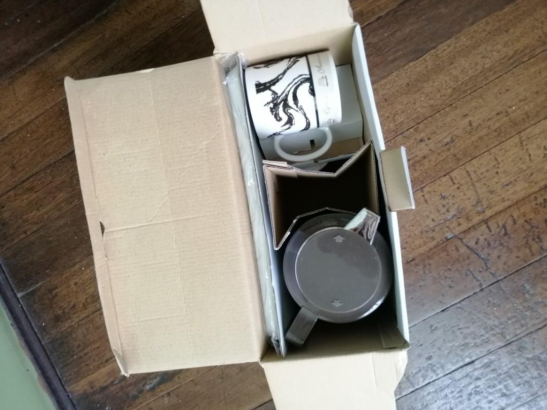 Omega Coffee Set 4 piece brand new (Category: Coffee Machines & Makers) located in Mandaluyong City. Submitted by fairisle (Listing ID 231662973, Image 2). Description: Brand: Omega Brand New 4 piece coffee set 1 pc thermos 2 pcs mugs 1 pc tray With box Rfs: decluttering Shipping c/o buyer.