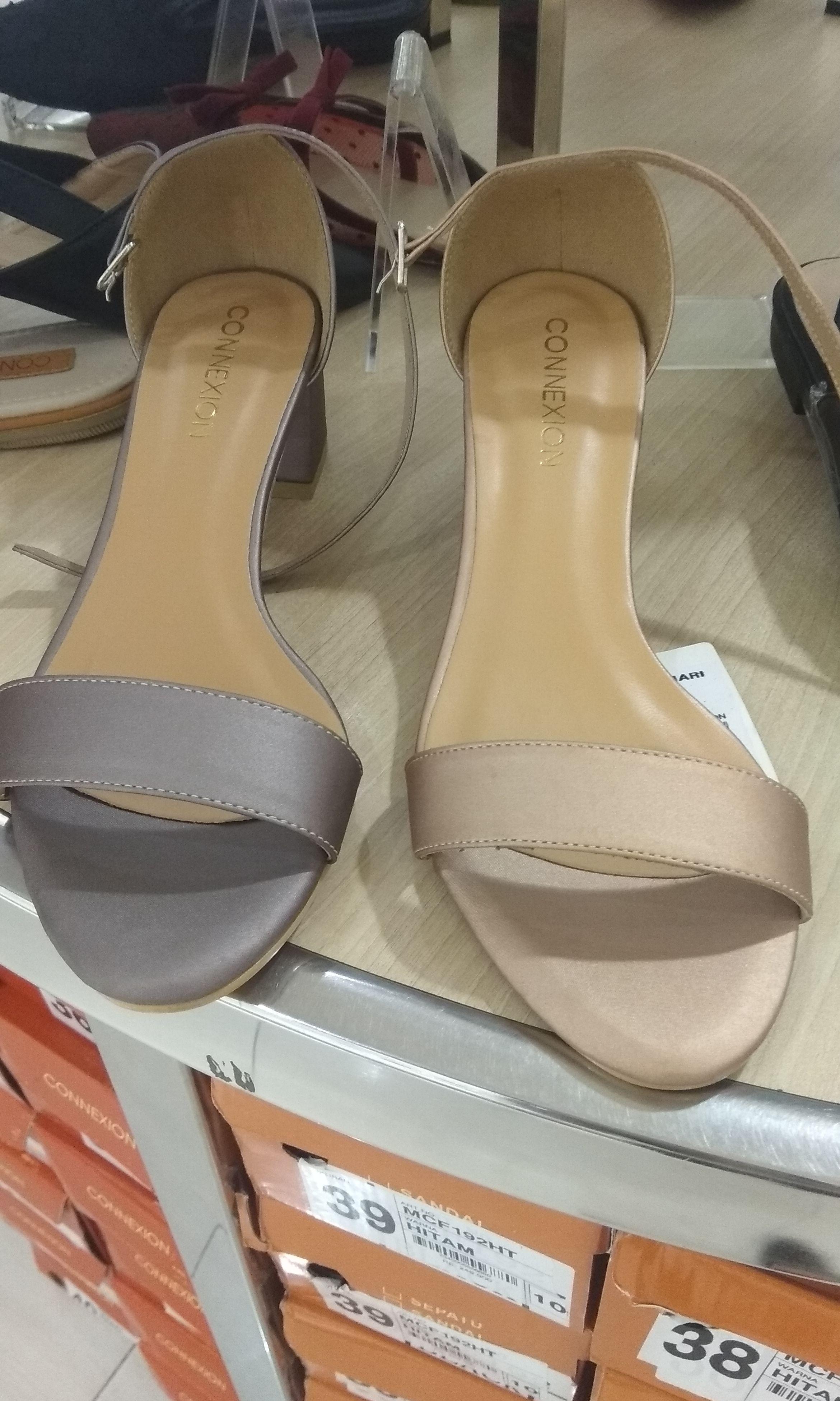 Sepatu Conexion Grey Hells Tapak Tahu Fesyen Wanita Sepatu Di Carousell