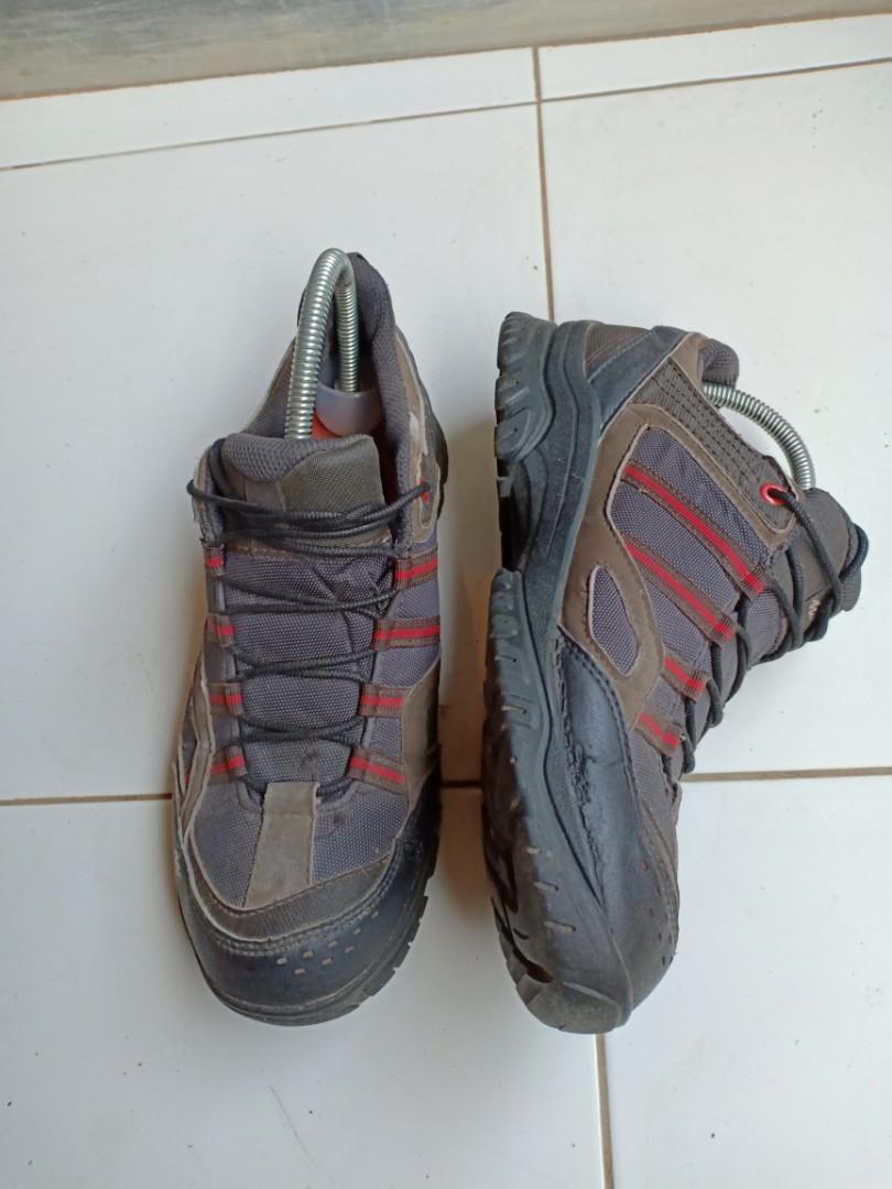 Sepatu Outdoor Quechua Size 40 Fesyen Pria Sepatu Sneakers Di Carousell