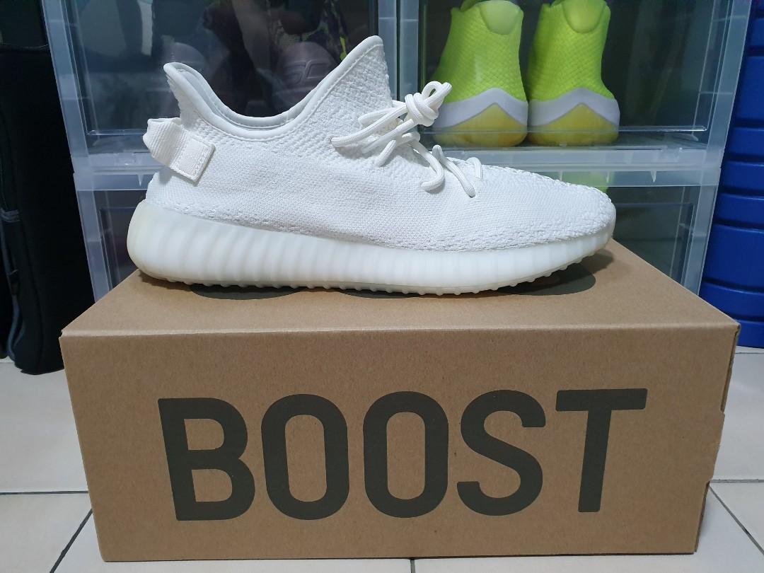 Yeezy Boost 350 V2 Triple White/Cream, Men's Fashion, Footwear, Sneakers on  Carousell