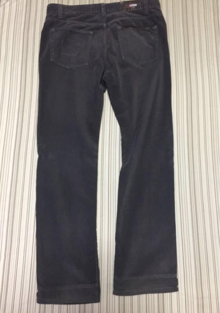 Zara Men - Curduroy Jeans (Category: Jeans) located in Malabon City. Submitted by chieo77 (Listing ID 229104809, Image 2). Description: Pre-loved Zara Curduroy Jeans, Slim-Fit / Tapered Fit Design...Good Condition Side Pockets and Rear Pocket have minimalist leather strip details....the Stitch Patches are part of the jean’s design and adds charm to the whole pair...Edged Hems have a partly Cotton Fabric No defects or garment issues Waistline - 36