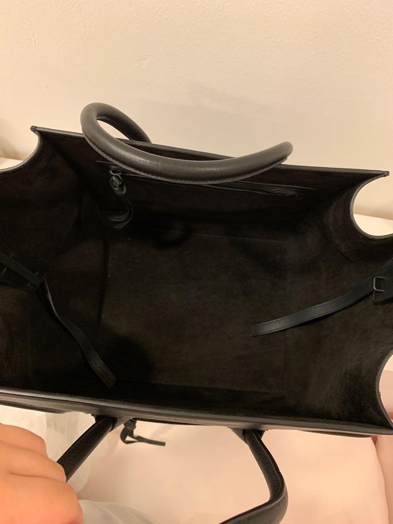 Celine phantom bag discount black