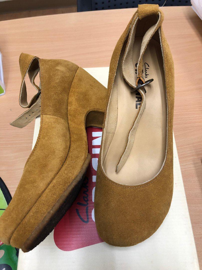 Amber shop gold clarks