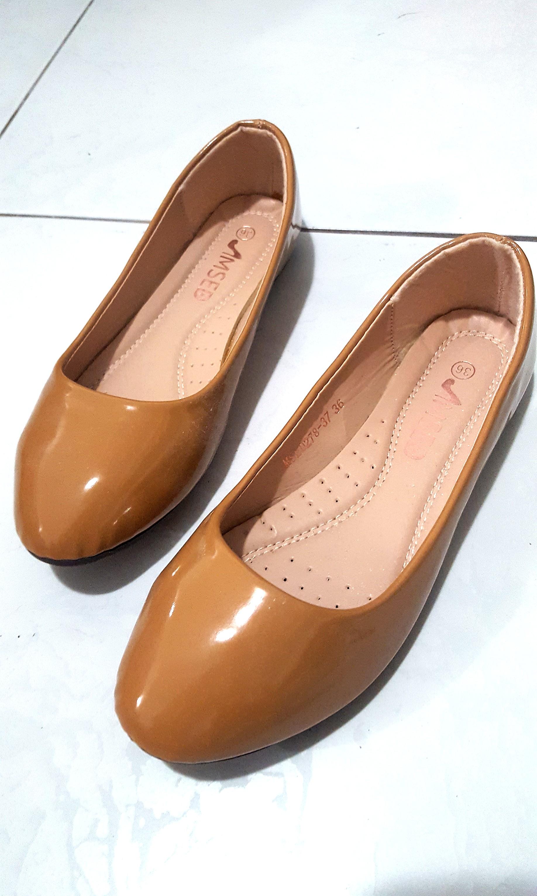 close shoes for women