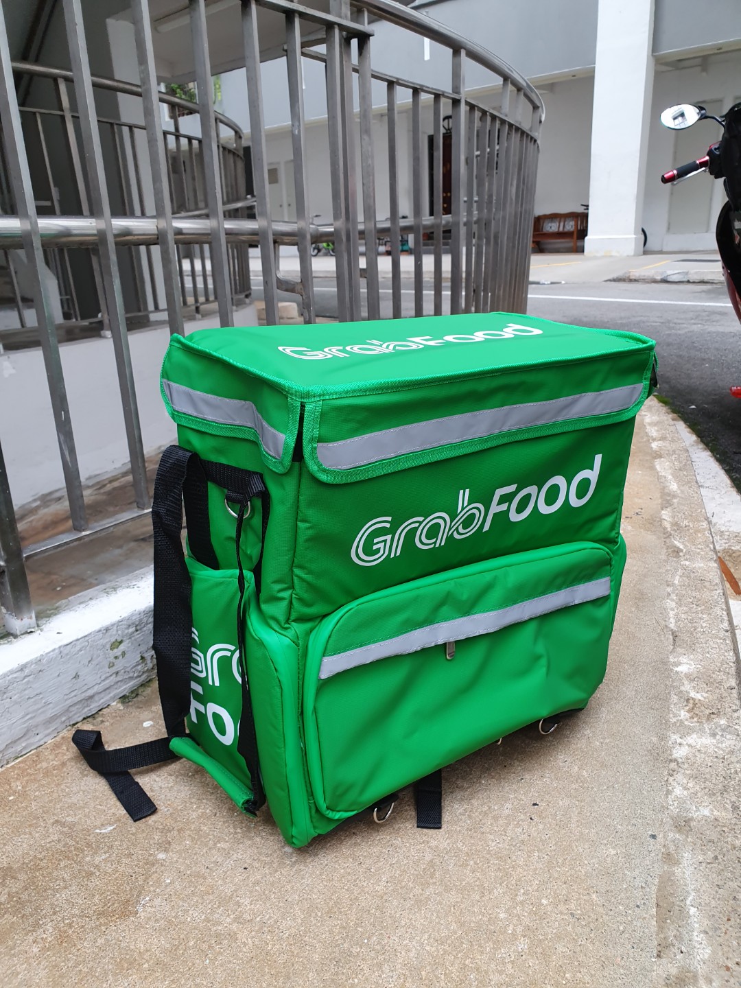 NEW GRABFOOD BAG FOR SALE