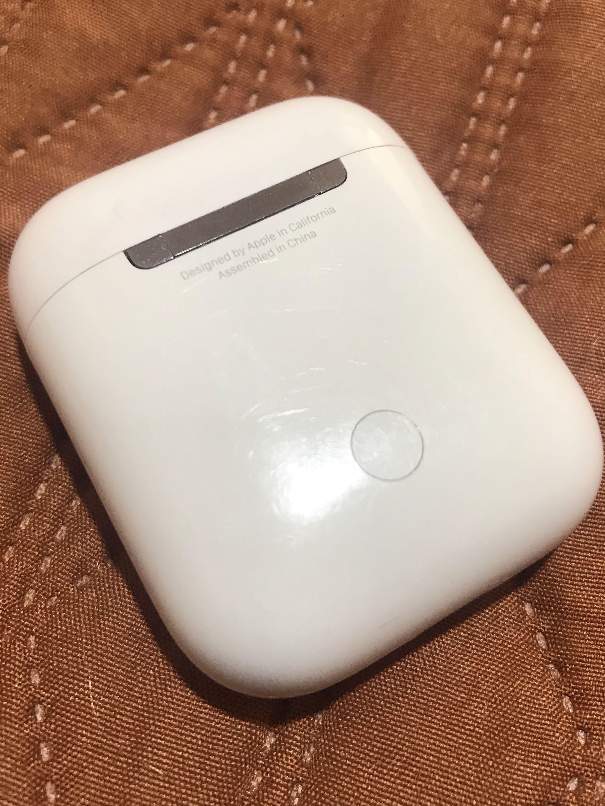 Original Apple Earpods Charging Case Electronics Others On Carousell