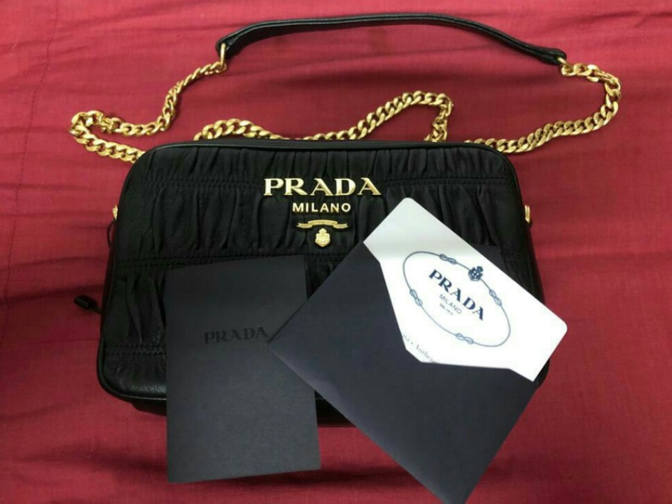 Prada bandoliera in pelle sales