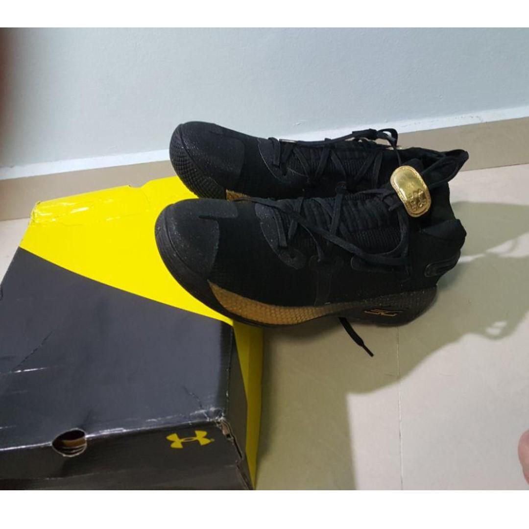 Under Armour Curry 6 - Black u0026 Gold, Men's Fashion, Activewear on Carousell
