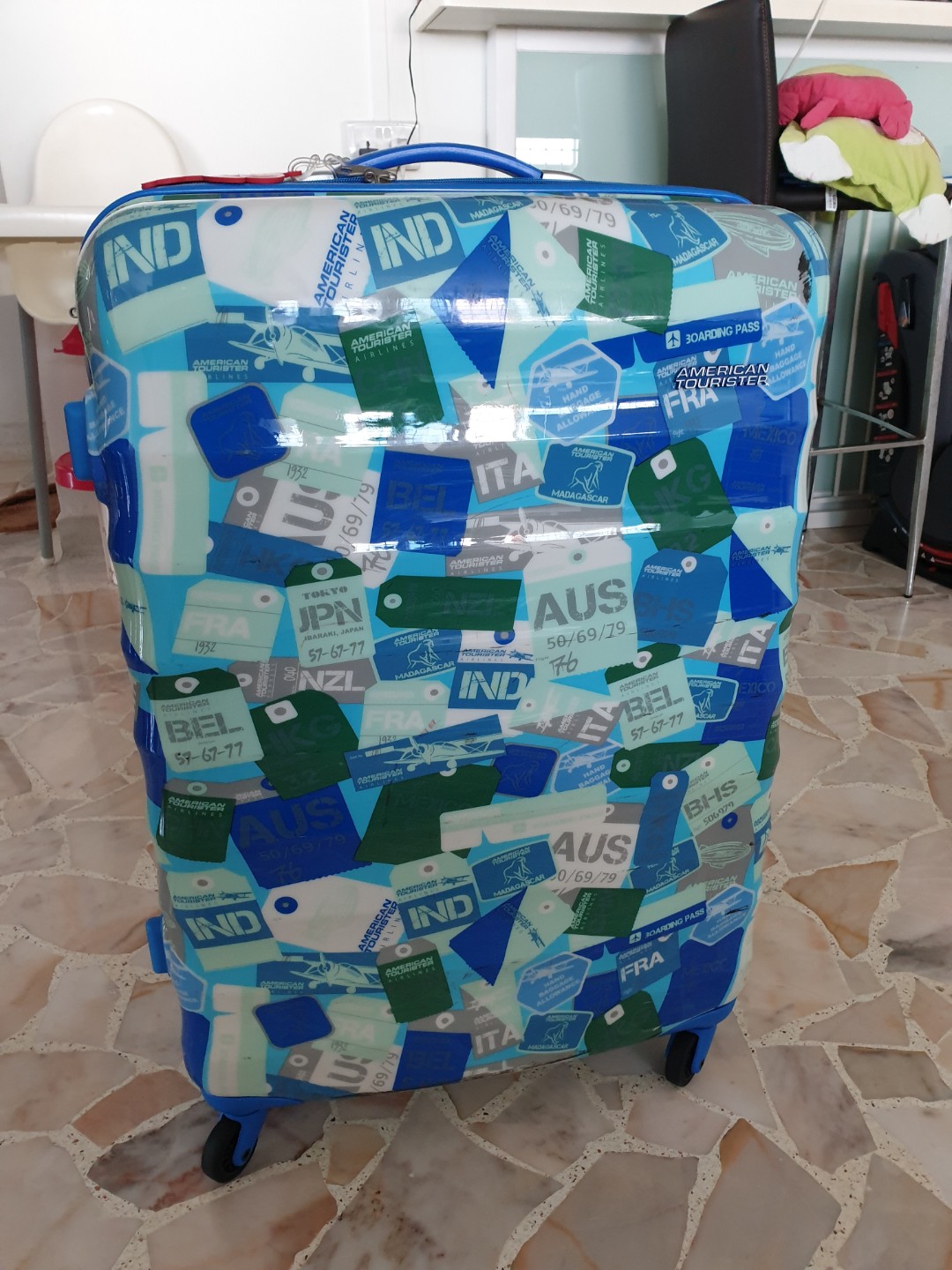 28" Used American Tourister luggage, Hobbies & Toys, Travel, Luggage on