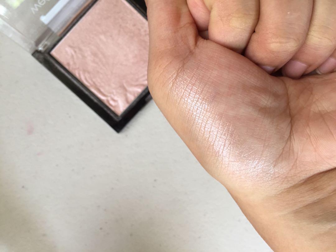 Wet & Wild Highlighter - Botanic Dream (Category: Makeup) located in Quezon City. Submitted by roopamakeup (Listing ID 231844292, Image 2). Description: RFS: wnw is not longer cruelty free.