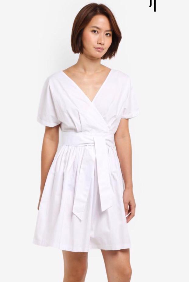 Zalora White Dress (Category: Dresses) located in Bacoor. Submitted by helpmetodeclutter (Listing ID 231818942, Image 1). Description: Never been used. Super nice in actual! I really want it however I chose a wrong size and it doesnt fit me :( Original price is 1299php. Size shows XL but will only fit medium-large frames :) MOP: BDO only Courier: EasyGo or Lalamove (shipping fee c/o buyer).