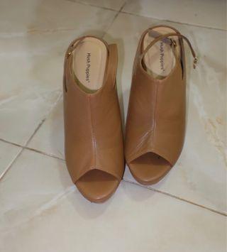 LIKE NEW! Hush Puppies Brown Leather Heels