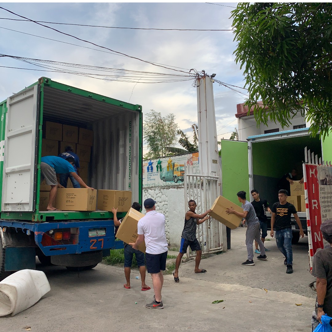 6 wheeler closed van truck for rent hire rental trucking services lipat bahay gamit office condo elf canter closed van