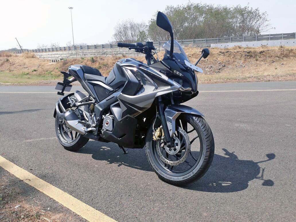 Pulsar rs 200 graphite hotsell black