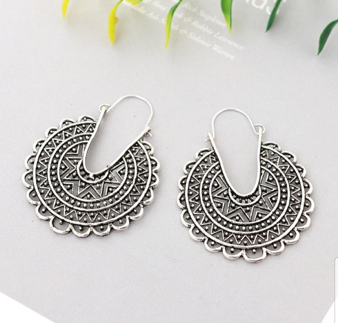 BACK IN STOCK‼ Debbie Boho Earrings (Category: Rings) located in Caloocan City. Submitted by _stylish.ph (Listing ID 231966599, Image 1). Description: •Material: Alloy • Available Color/ Print : Silver⠀ ⠀ ● Limited stocks per item⁣⁣! ⠀ ● How to Order: Please read "Highlights" below our Bio. :)⠀ ⁣⁣⠀⠀ Note: ⁣⁣⠀⠀ •All items are in good quality, brand new and available onhand unless stated as "pre-order" or "reserved"⠀ •Due to the different monitor a