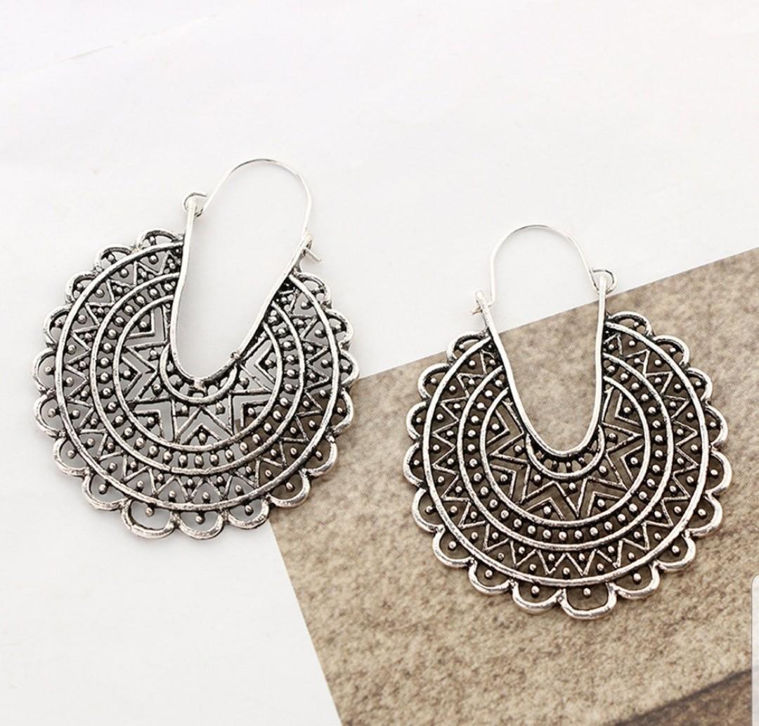 BACK IN STOCK‼ Debbie Boho Earrings (Category: Rings) located in Caloocan City. Submitted by _stylish.ph (Listing ID 231966599, Image 3). Description: •Material: Alloy • Available Color/ Print : Silver⠀ ⠀ ● Limited stocks per item⁣⁣! ⠀ ● How to Order: Please read "Highlights" below our Bio. :)⠀ ⁣⁣⠀⠀ Note: ⁣⁣⠀⠀ •All items are in good quality, brand new and available onhand unless stated as "pre-order" or "reserved"⠀ •Due to the different monitor a