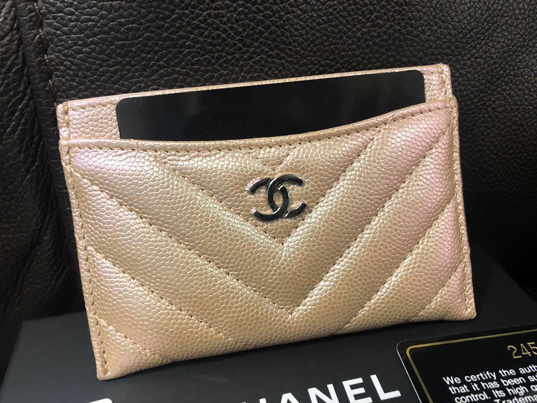 🦄🦄Chanel 17b chevron caviar iridescent light rose gold flat cardholder!  RARE