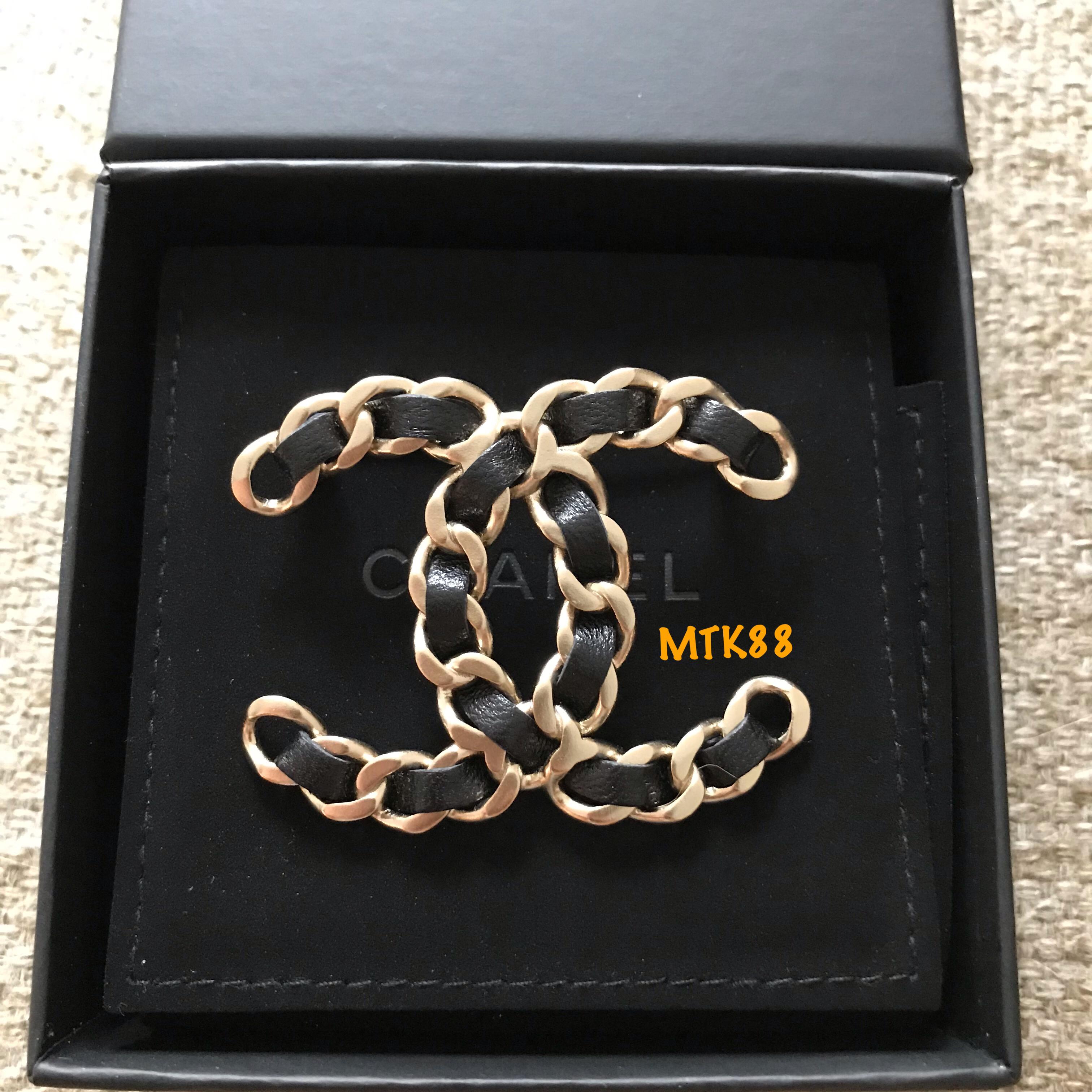 Chanel on sale classic brooch