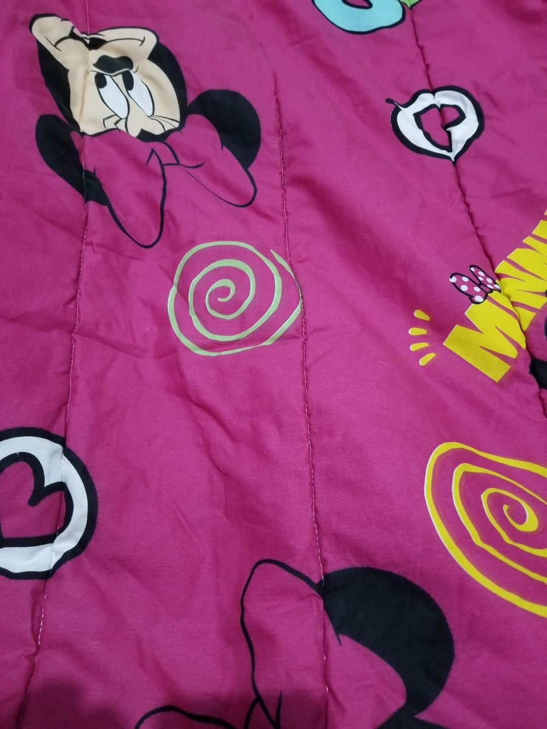 Comforter set! (Category: Bed Frames & Mattresses) located in Antipolo. Submitted by ms.roj (Listing ID 232059997, Image 3). Description: Bought it for almost 4k Super ganda pa ng comforter it also comes with 2 pillow case And fitted sheet single size Magkabilaan diff. Design. Sa pang single bed lang namin nilagay pati fitted pang single yung comforter for twin. Rfs: yearly upgrade..