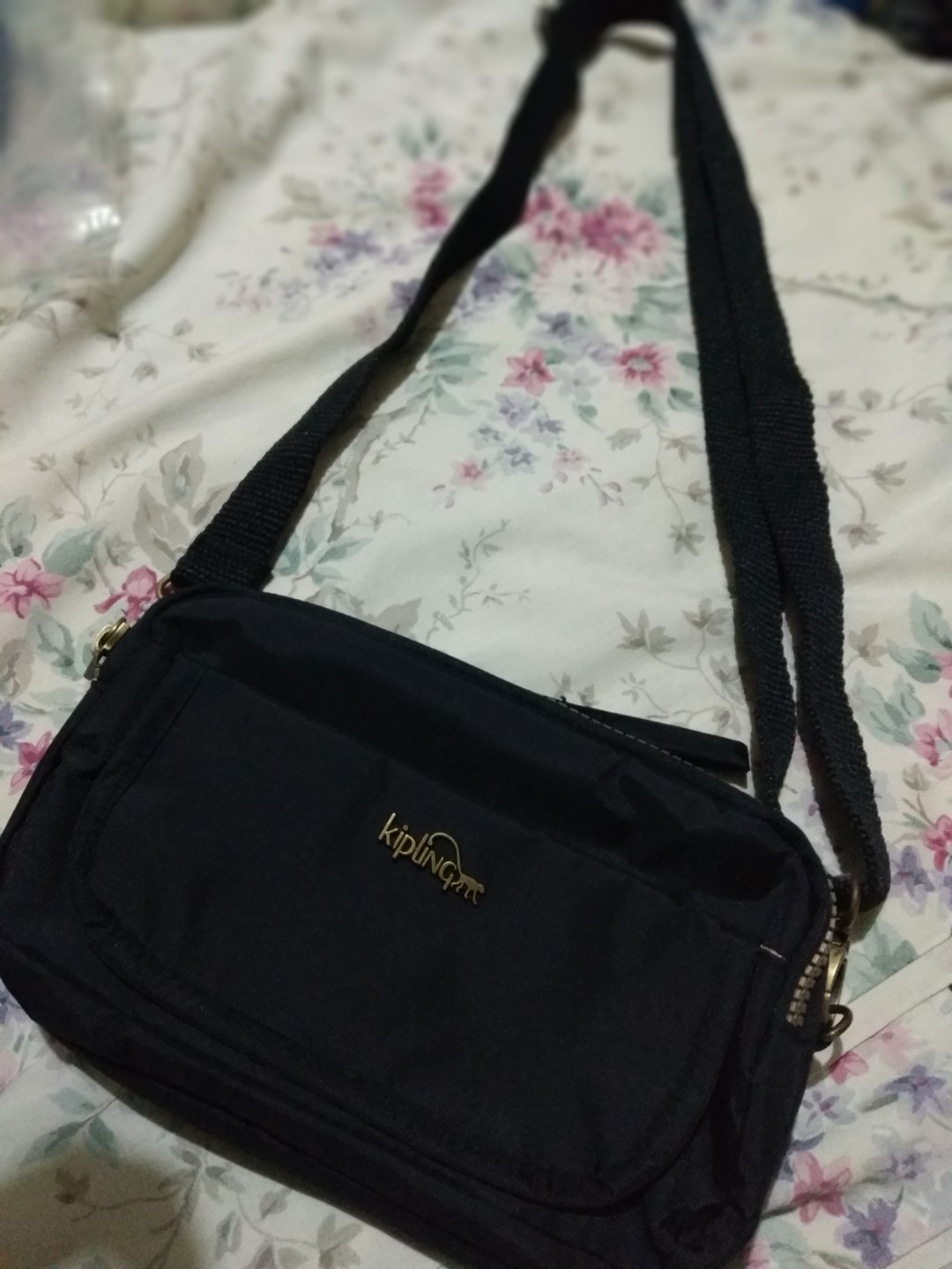 Kipling 3 zipper sling bag, Women's Fashion, Bags & Wallets, Crossbody