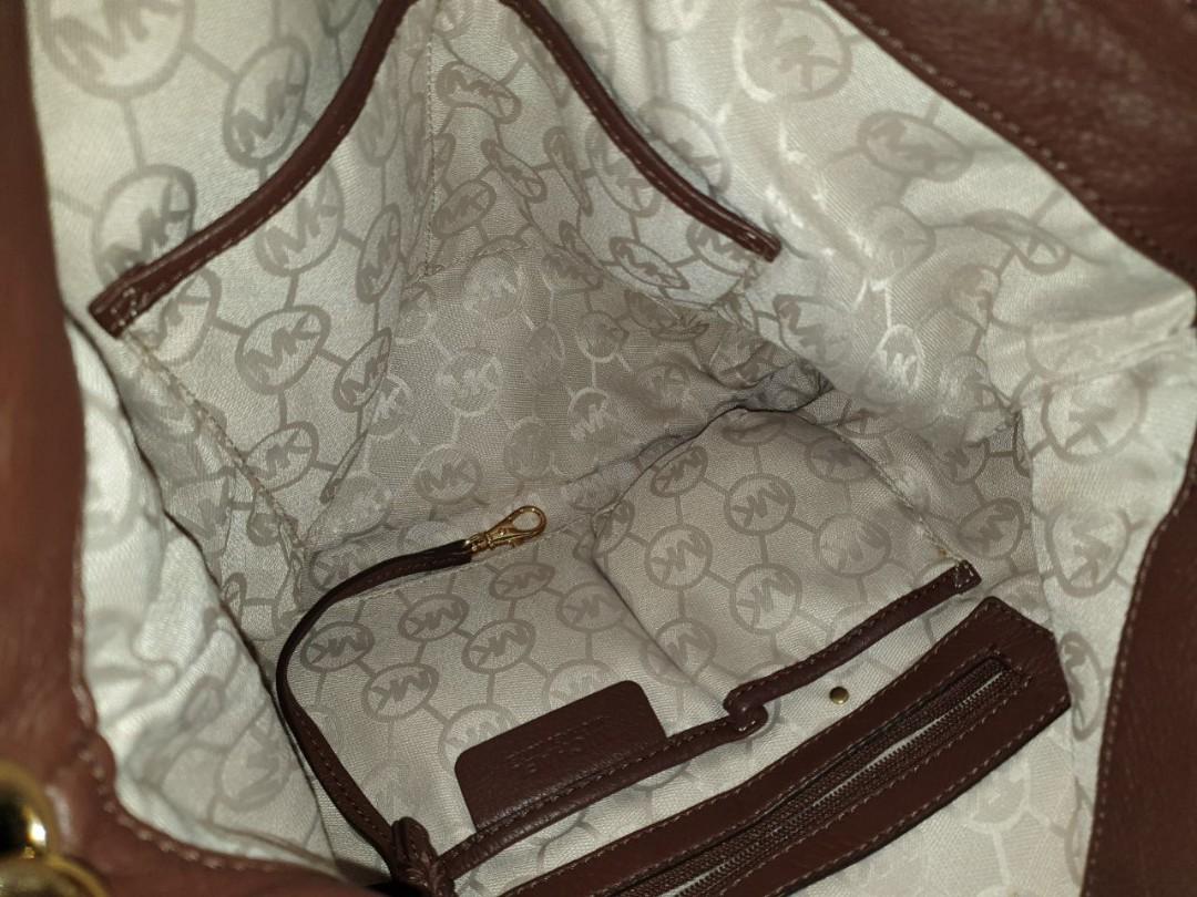 Michael Kors (Category: Luxury Bags & Wallets) located in Taguig. Submitted by m0lly_ (Listing ID 231937726, Image 2). Description: Another bnew kept unused bag from mk.
